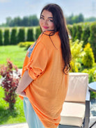 Koszula z efektem gniecenia i cekinowym napisem "Hi" - w kilku kolorach Stylowa XL