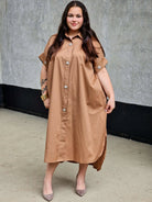 Koszulowa sukienka z kwiatowymi guzikami Stylowa XL