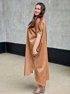 Koszulowa sukienka z kwiatowymi guzikami Stylowa XL