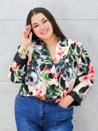 Krótka marynarka plus size w kwiaty – elegancja w modnym wydaniu Stylowa XL Stylowa XL