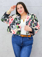 Krótka marynarka plus size w kwiaty – elegancja w modnym wydaniu Stylowa XL Stylowa XL