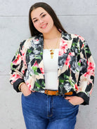 Krótka marynarka plus size w kwiaty – elegancja w modnym wydaniu Stylowa XL Stylowa XL