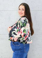 Krótka marynarka plus size w kwiaty – elegancja w modnym wydaniu Stylowa XL Stylowa XL