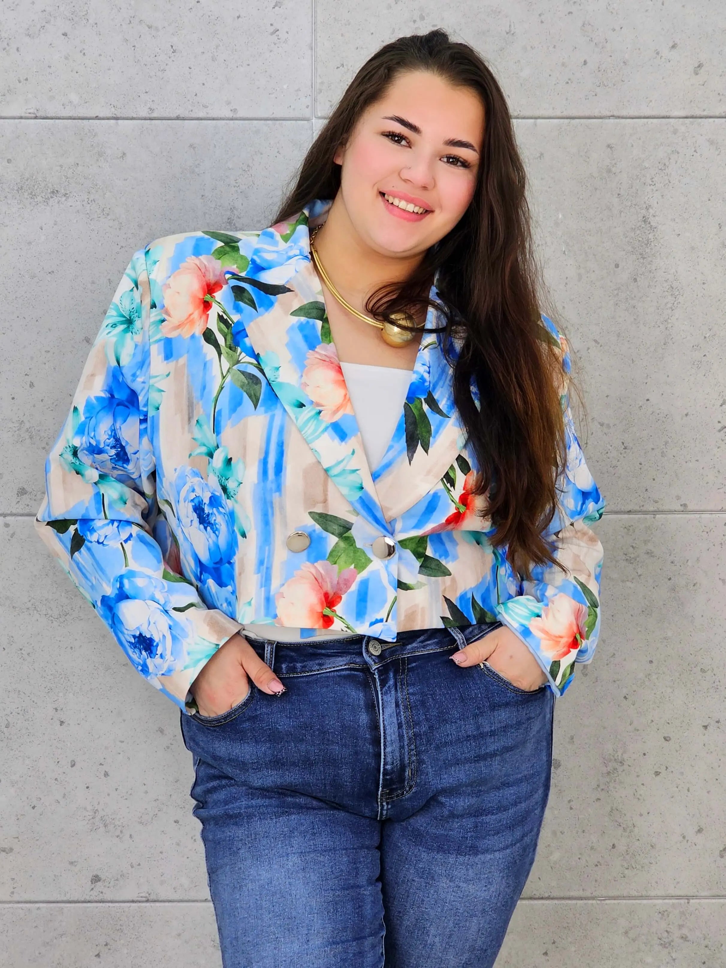 Krótka marynarka plus size w kwiaty – elegancja w modnym wydaniu Stylowa XL Stylowa XL