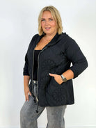 Kurtka damska plus size z kapturem i haftem – pikowana narzutka Stylowa XL