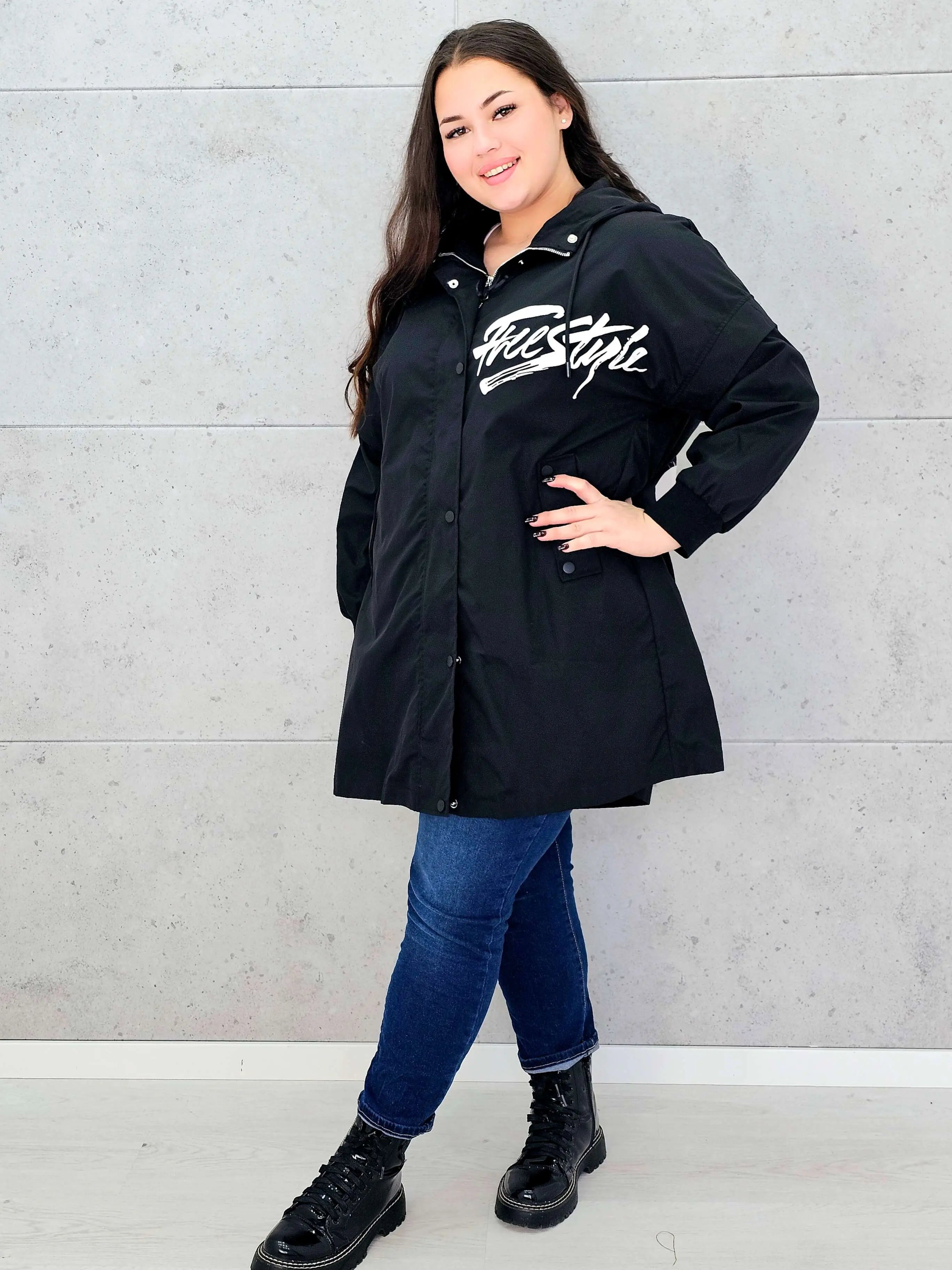 Kurtka damska z nadrukiem freestyle XXL – modny miejski styl w wersji plus size Stylowa XL