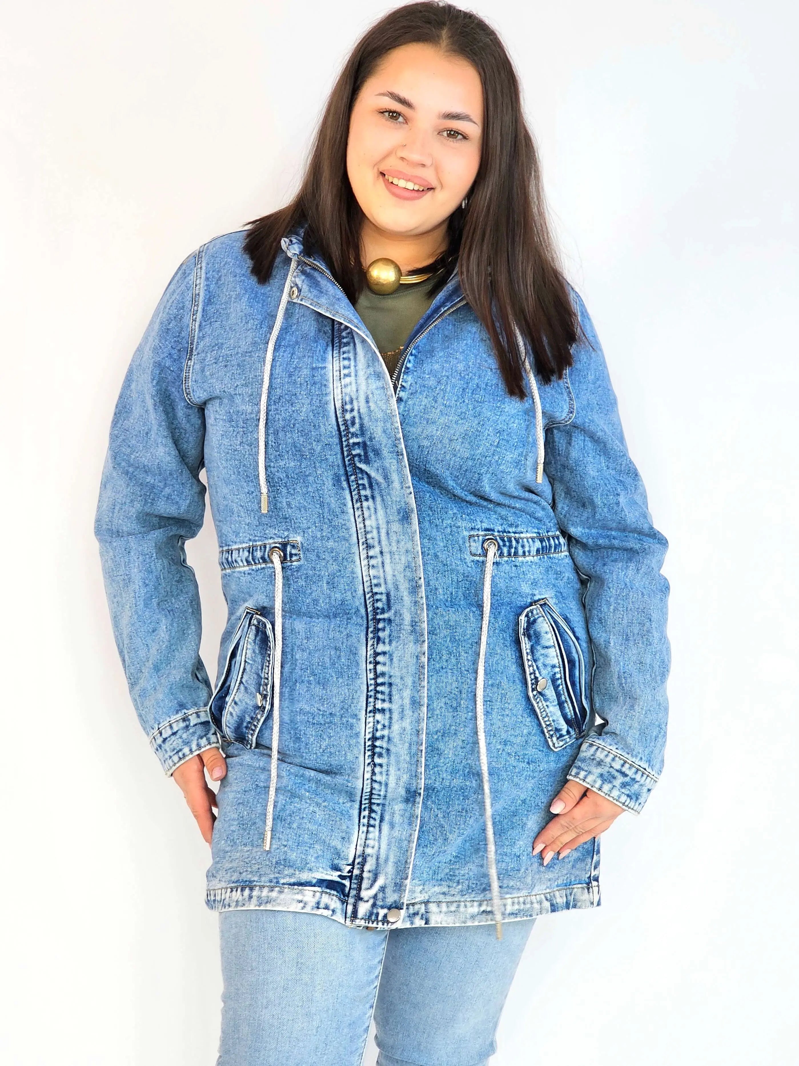 Kurtka jeansowa plus size – długa katana XXL z wiązaniem Stylowa XL