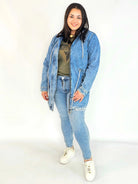 Kurtka jeansowa plus size – długa katana XXL z wiązaniem Stylowa XL