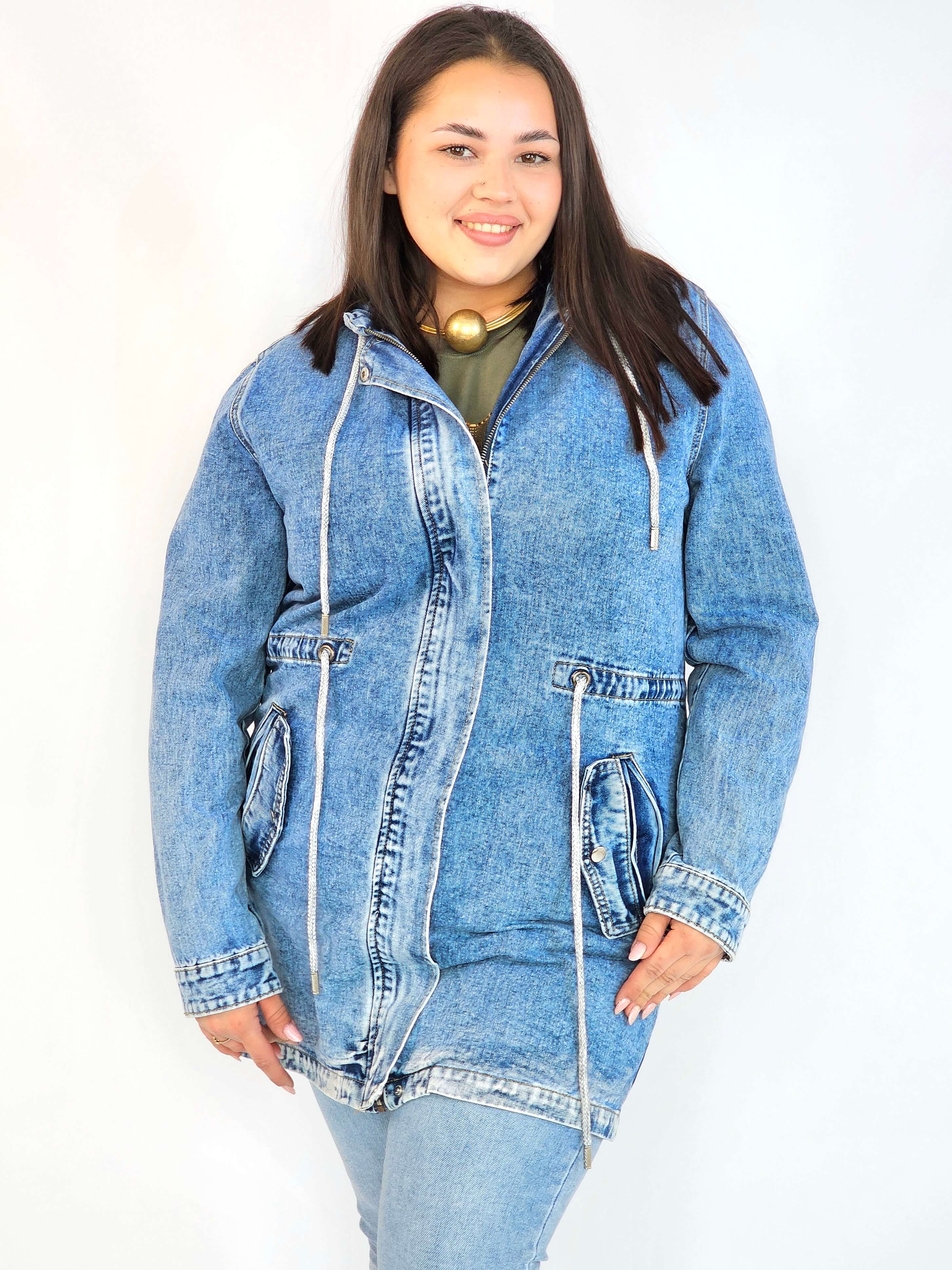 Kurtka jeansowa plus size – długa katana XXL z wiązaniem Stylowa XL