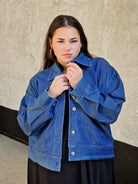 Kurtka jeansowa plus size – modna klasyka w wygodnym wydaniu Stylowa XL