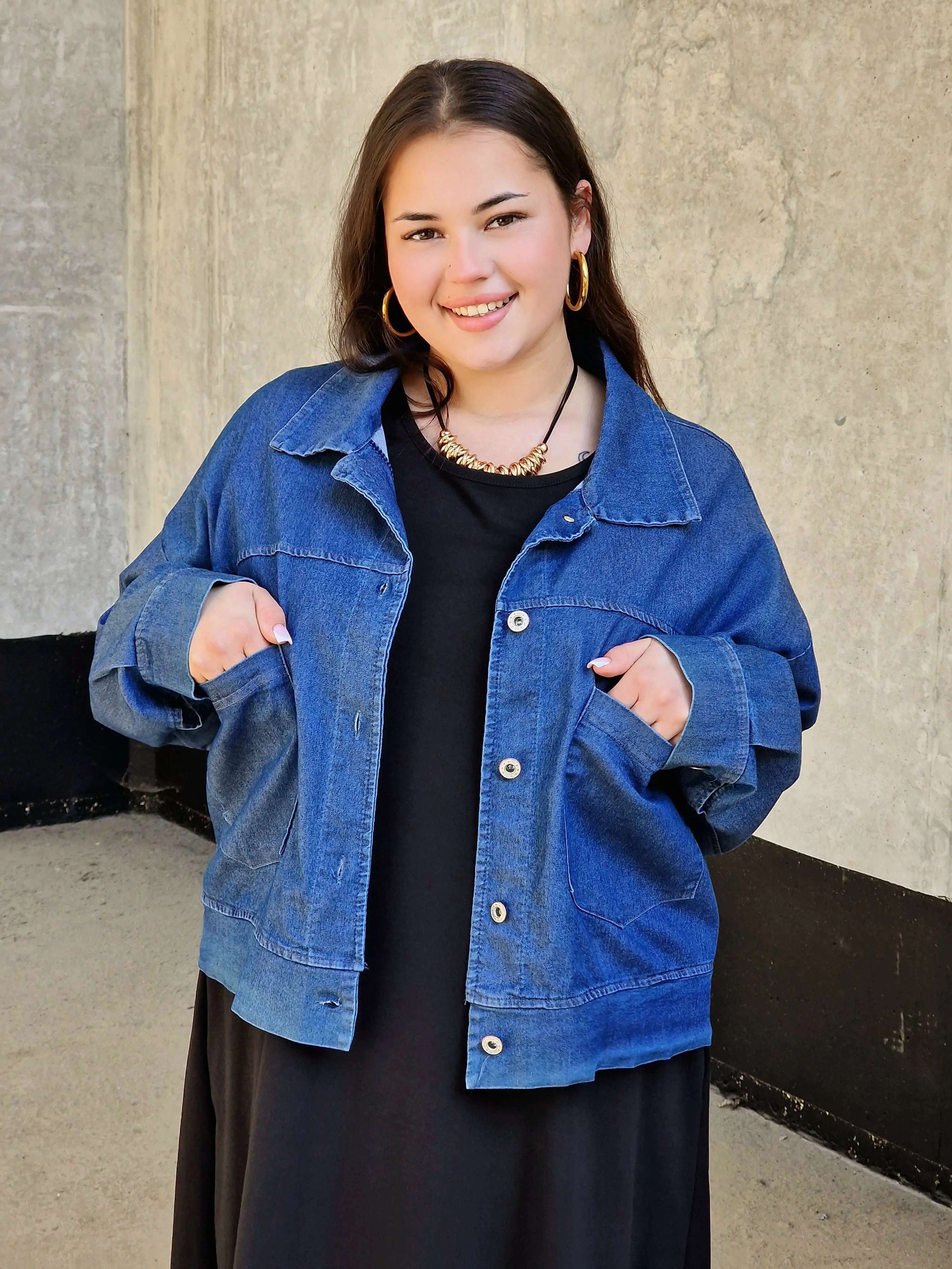 Kurtka jeansowa plus size – modna klasyka w wygodnym wydaniu Stylowa XL