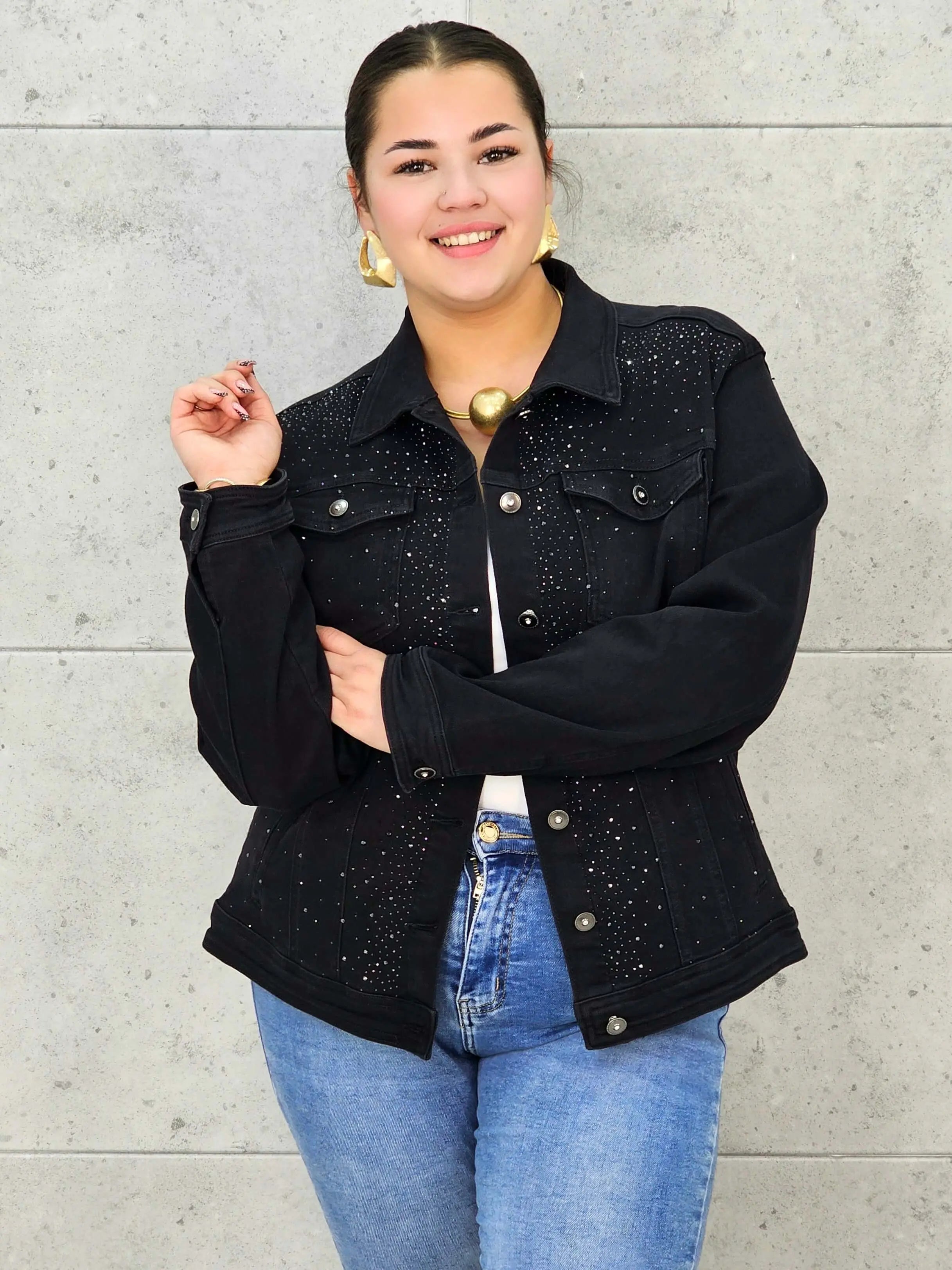 Kurtka jeansowa plus size czarna z cyrkoniami – elegancja i blask dla kobiet XXL Stylowa XL