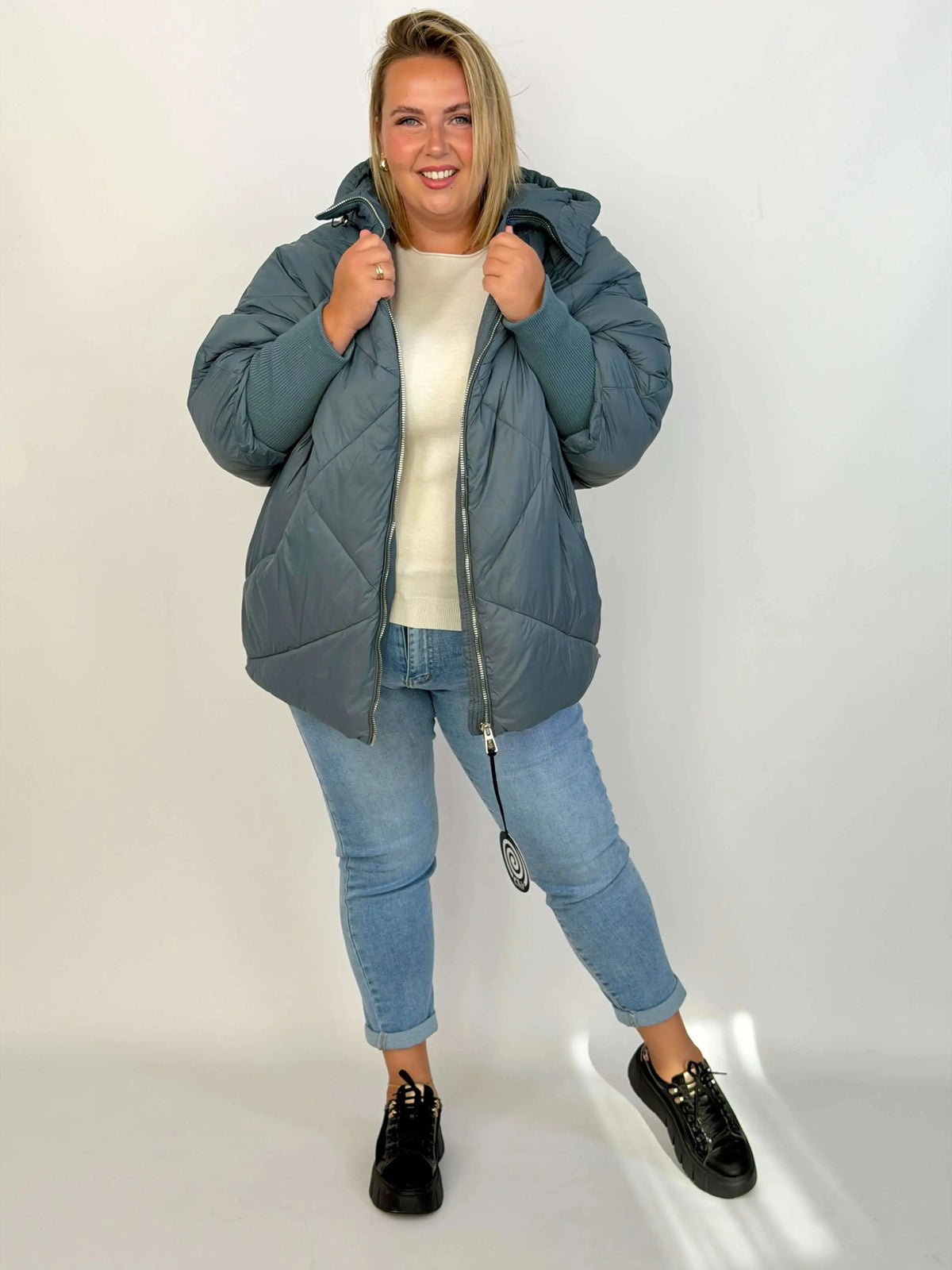 Kurtka pikowana Plus Size – lekka kurtka oversize z kapturem Stylowa XL