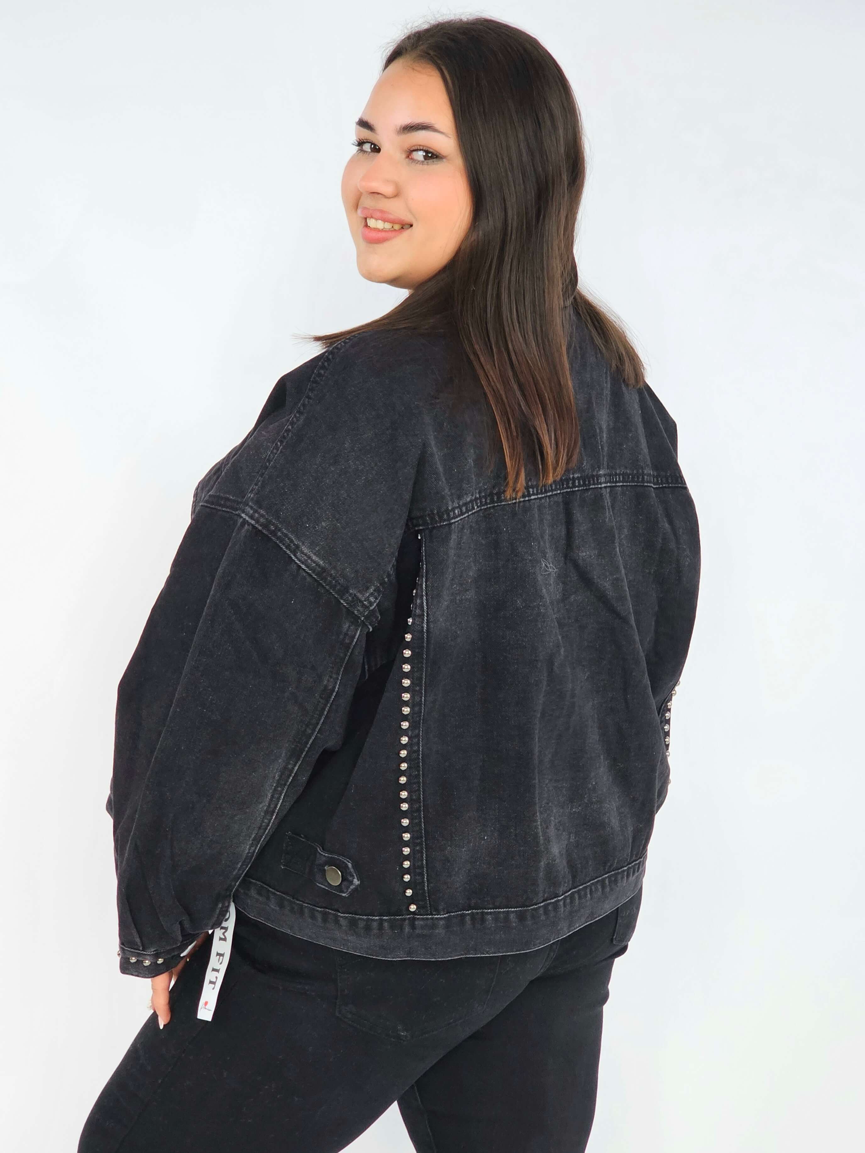 Kurtka plus size XXL z ćwiekami – czarna, modna i wyrazista Stylowa XL