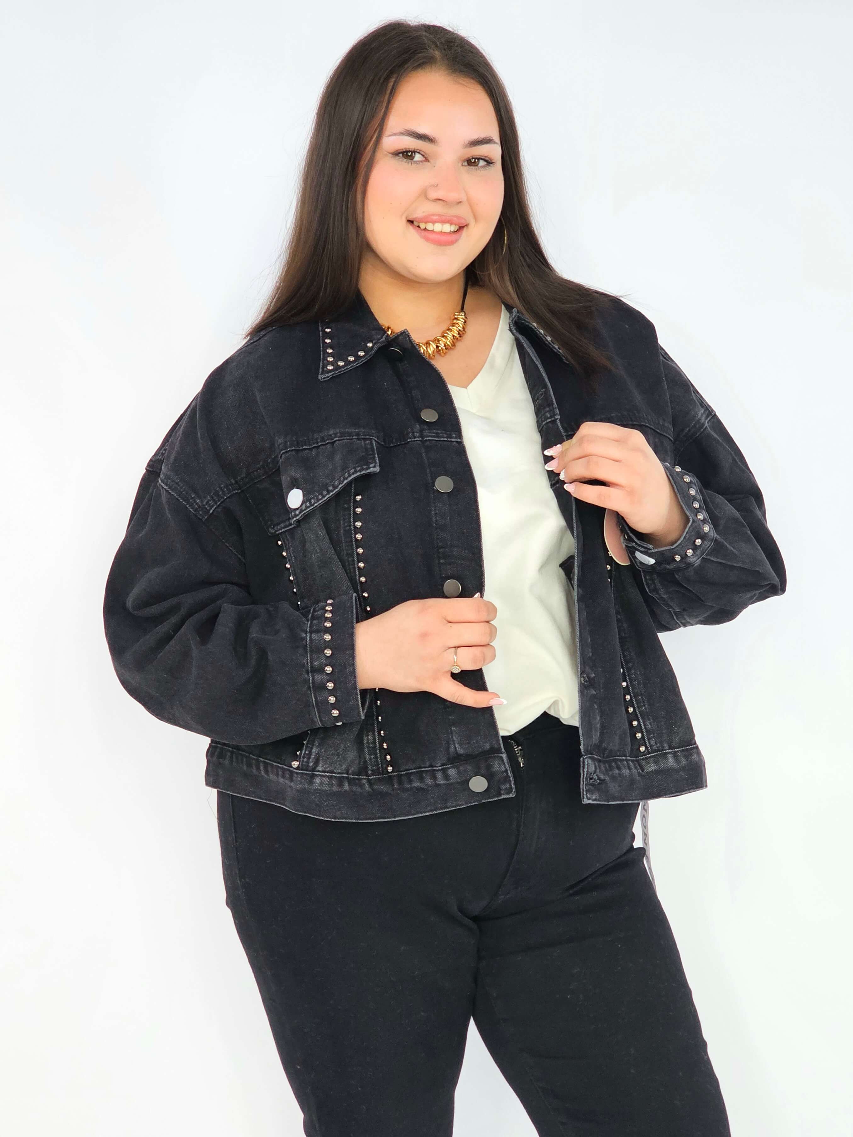 Kurtka plus size XXL z ćwiekami – czarna, modna i wyrazista Stylowa XL