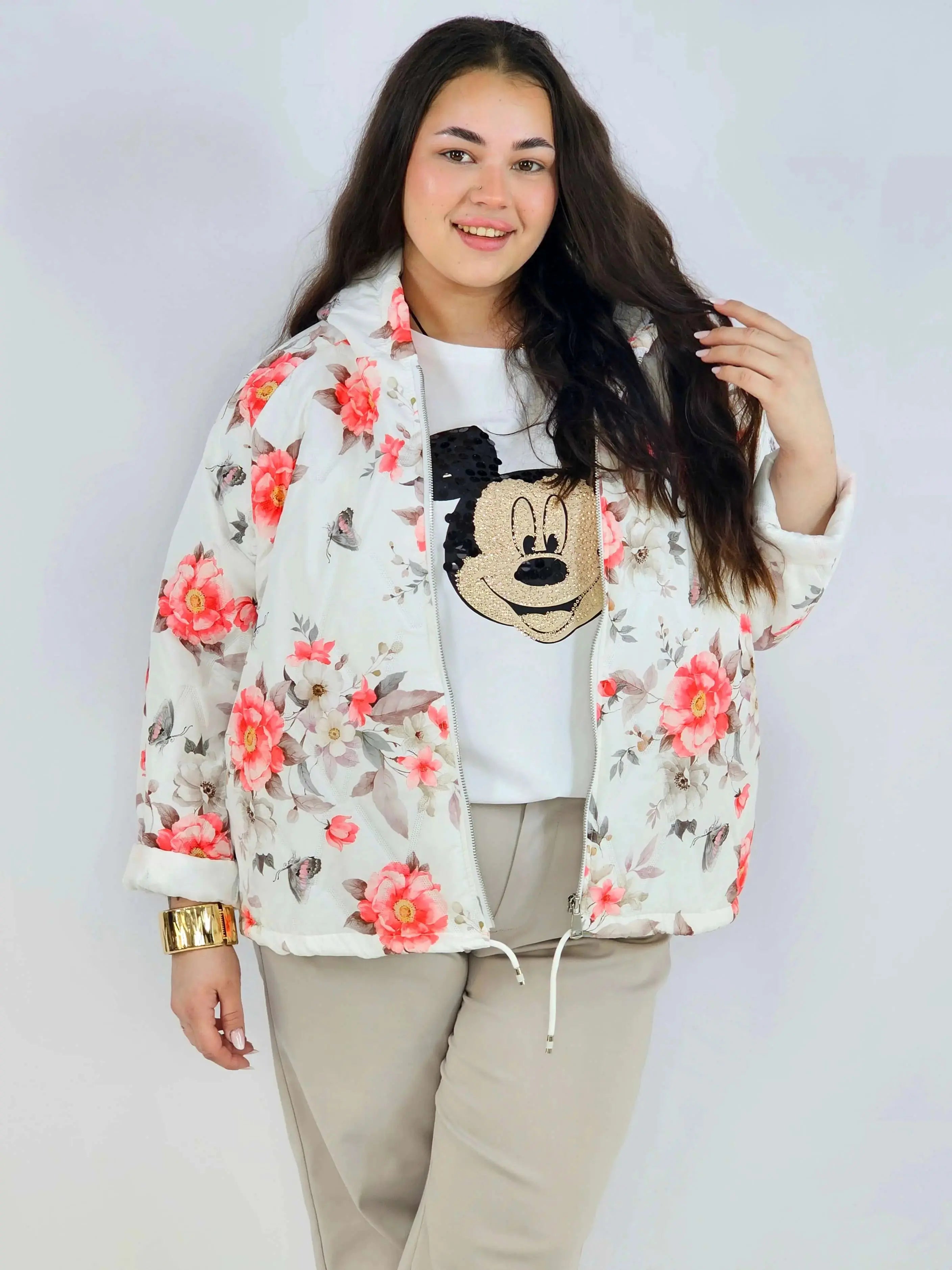 Kurtka plus size – krótka pikowana kurtka XXL na zamek z florystycznym nadrukiem Stylowa XL