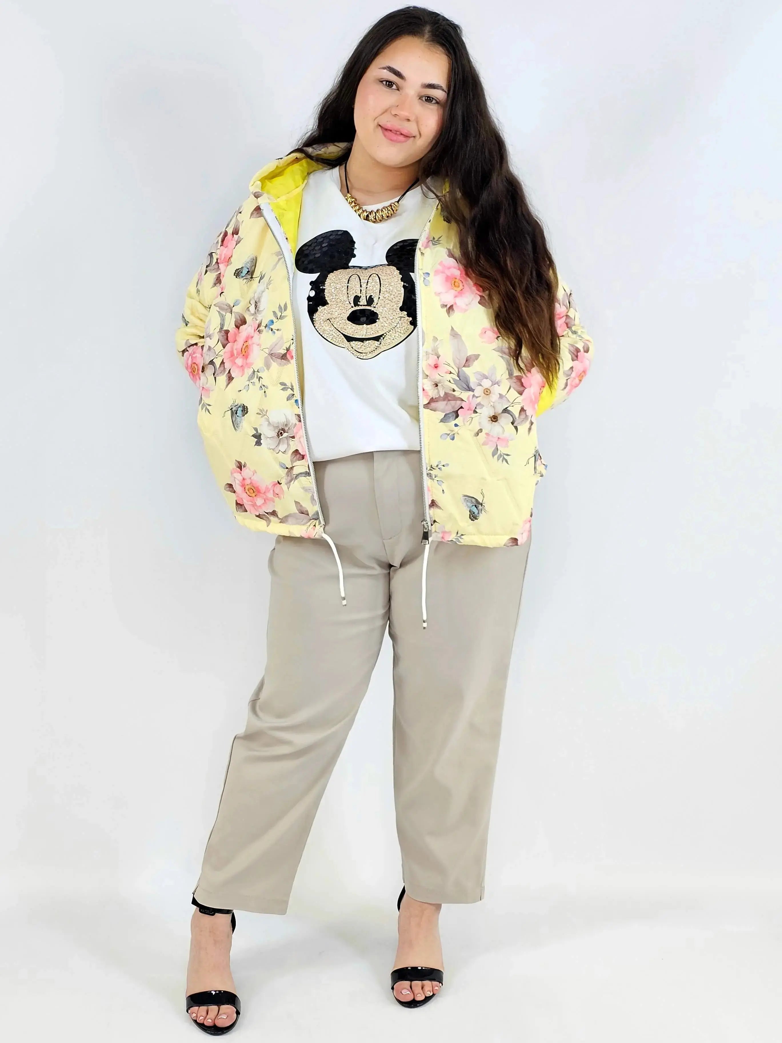 Kurtka plus size – krótka pikowana kurtka XXL na zamek z florystycznym nadrukiem Stylowa XL