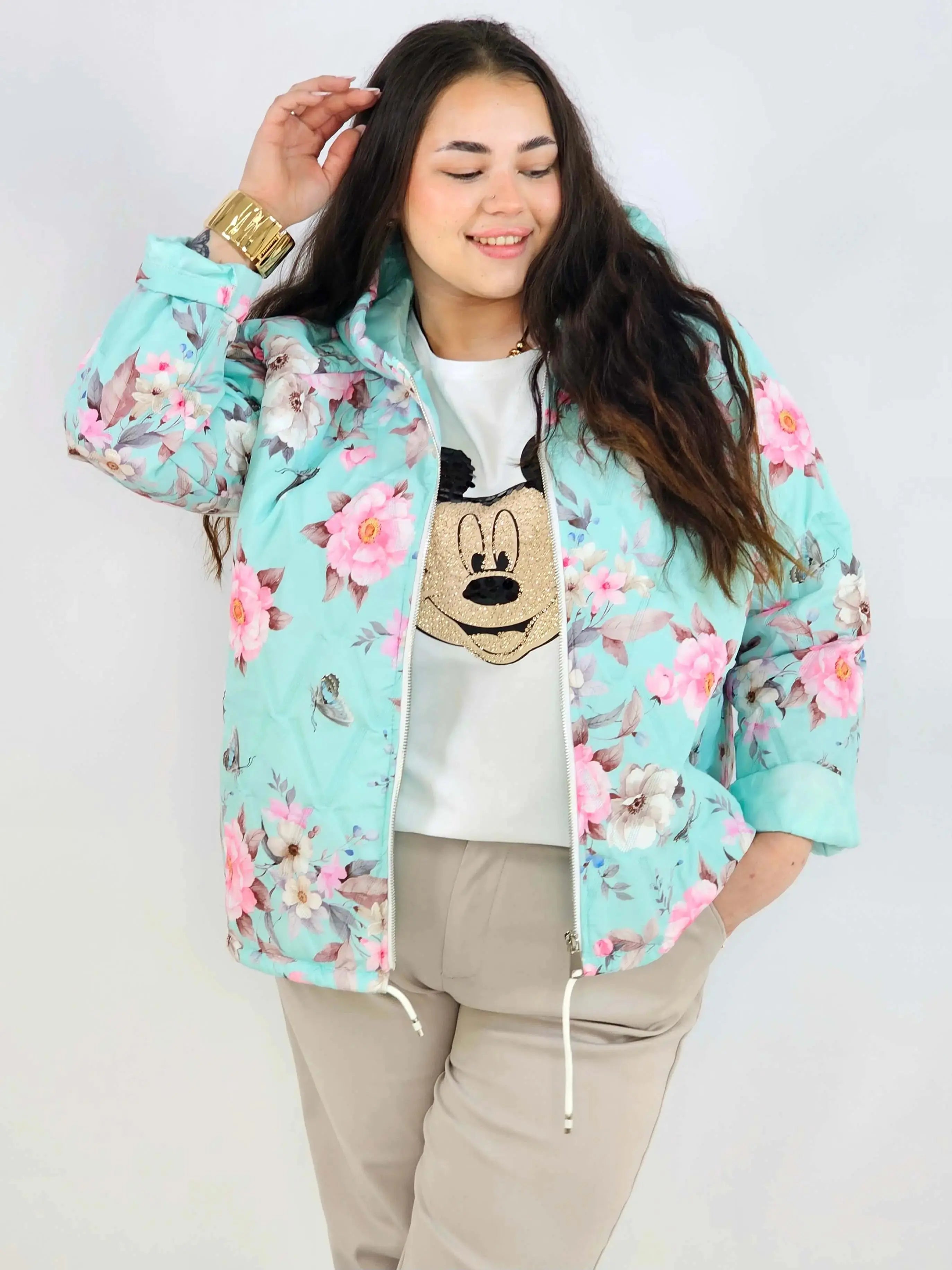 Kurtka plus size – krótka pikowana kurtka XXL na zamek z florystycznym nadrukiem Stylowa XL