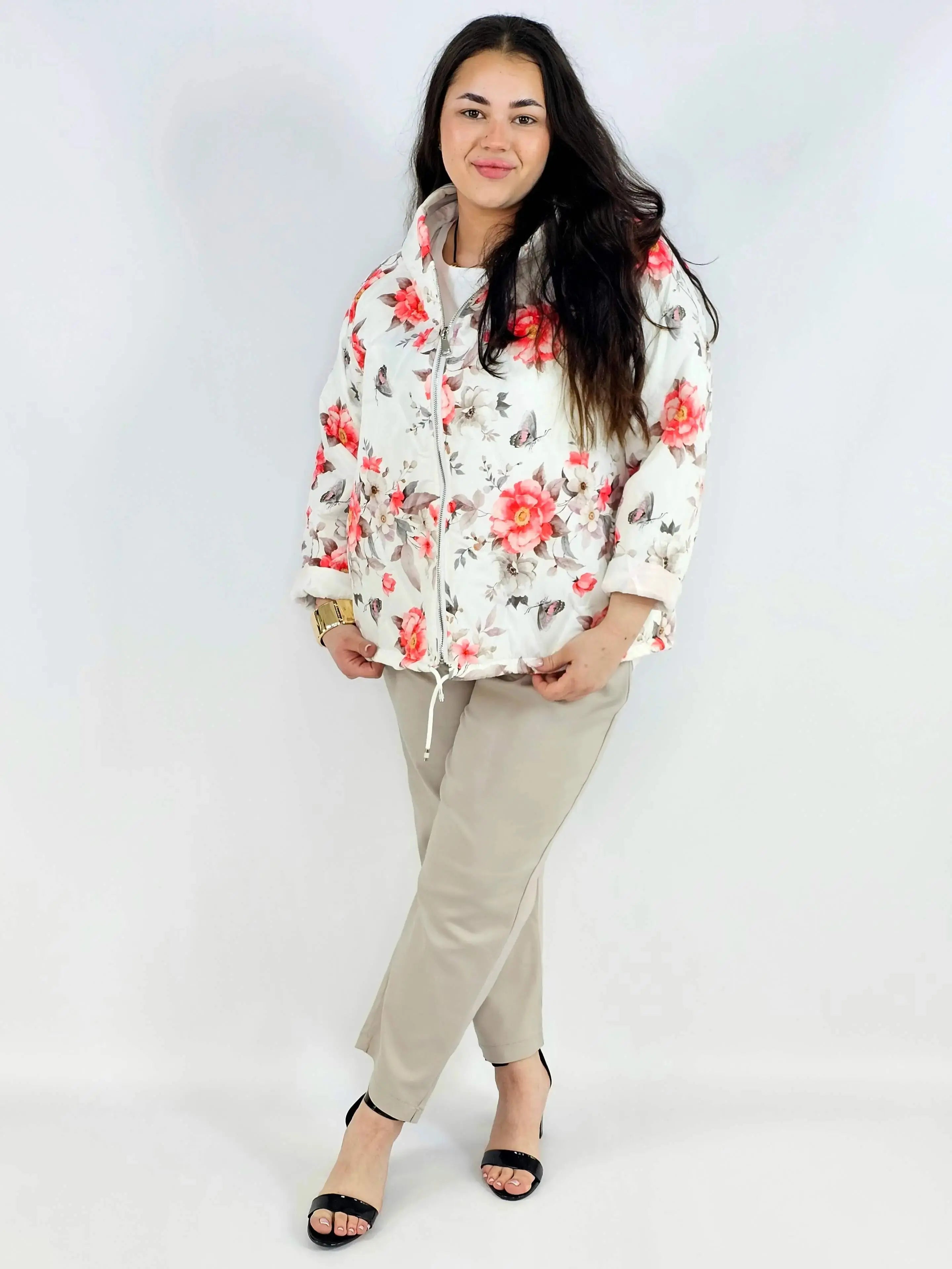 Kurtka plus size – krótka pikowana kurtka XXL na zamek z florystycznym nadrukiem Stylowa XL