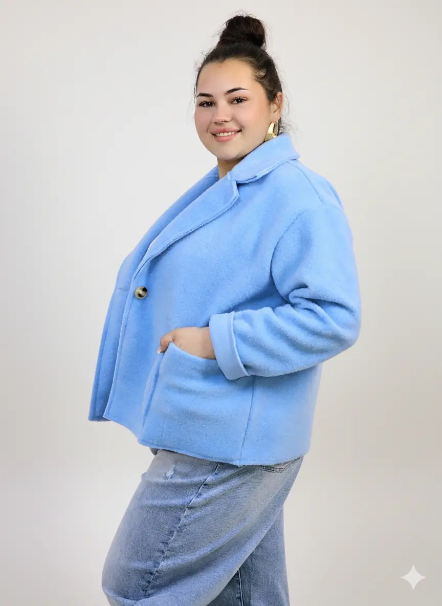 Kurtka plus size o krótkim kroju z kołnierzem i kieszeniami Stylowa XL