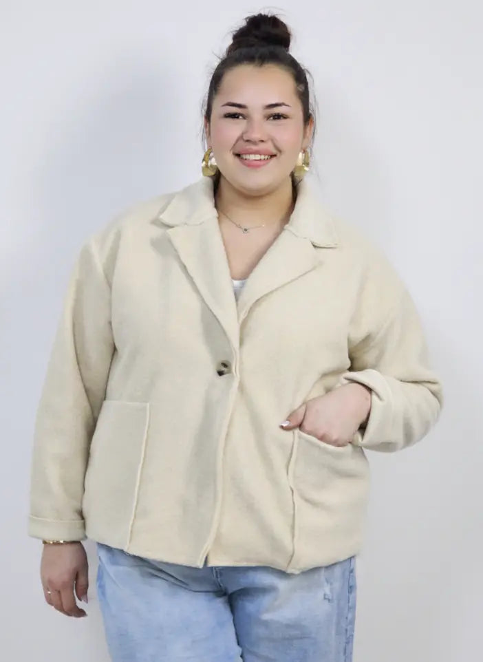 Kurtka plus size o krótkim kroju z kołnierzem i kieszeniami Stylowa XL