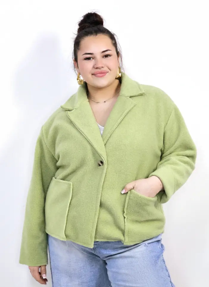 Kurtka plus size o krótkim kroju z kołnierzem i kieszeniami Stylowa XL