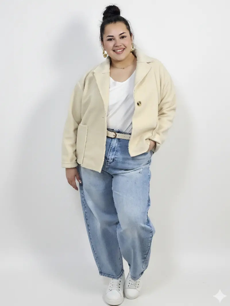 Kurtka plus size o krótkim kroju z kołnierzem i kieszeniami Stylowa XL