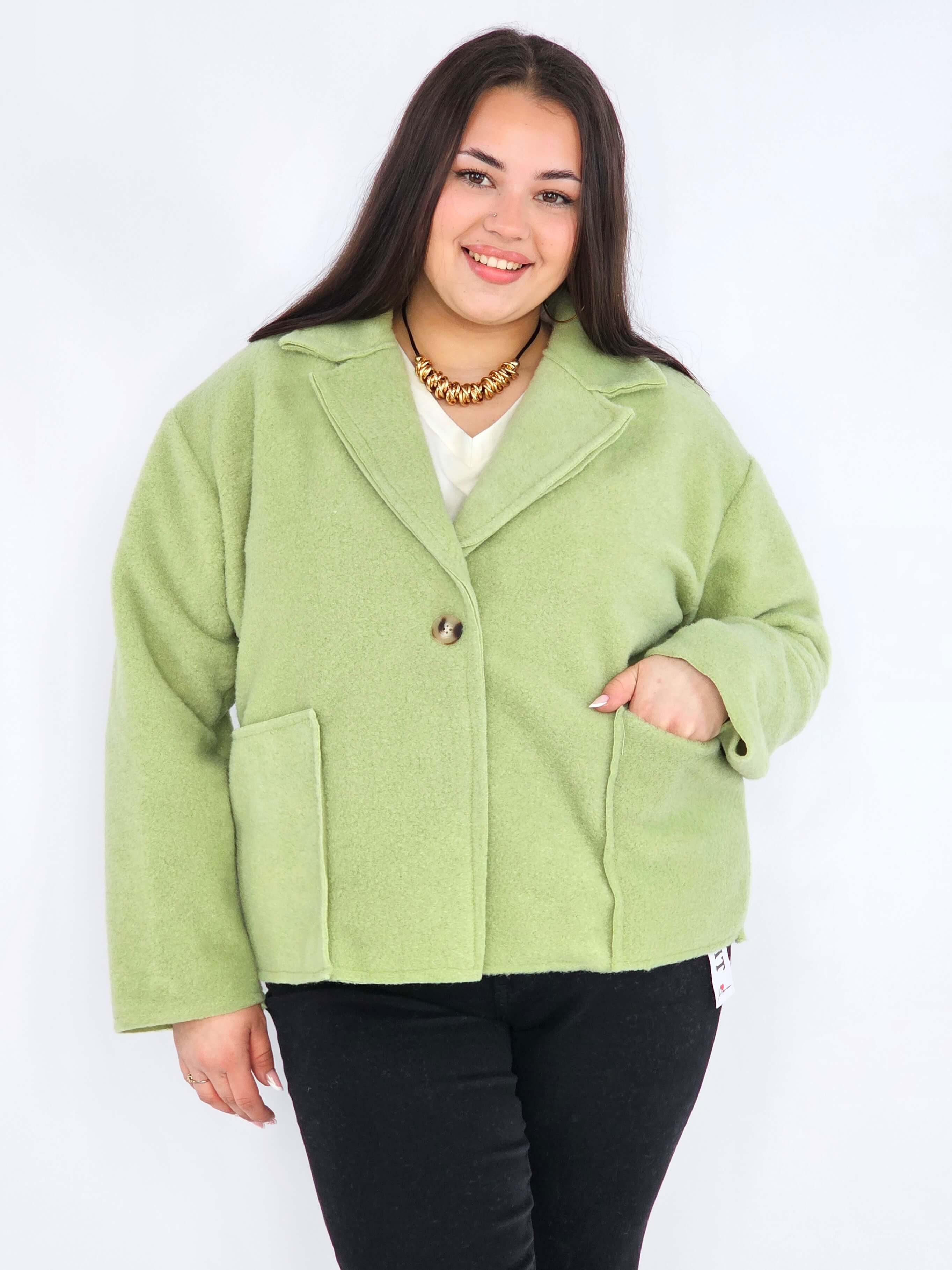Kurtka plus size o krótkim kroju z kołnierzem i kieszeniami Stylowa XL