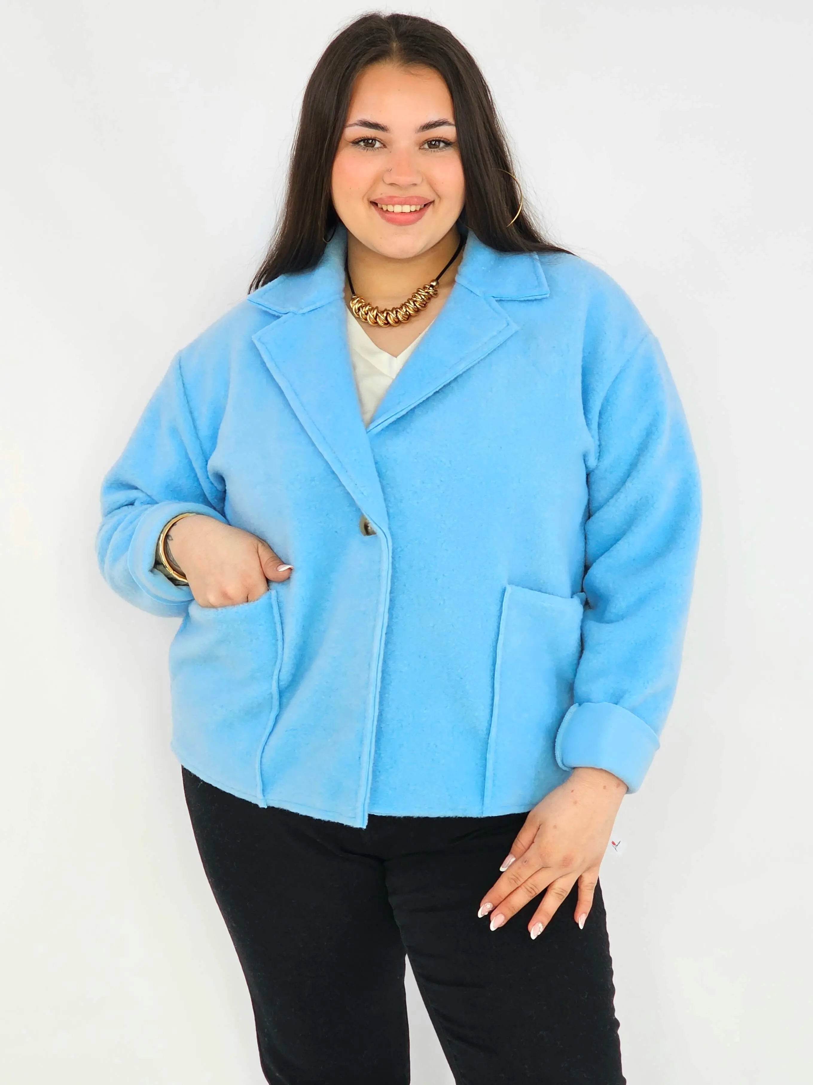 Kurtka plus size o krótkim kroju z kołnierzem i kieszeniami Stylowa XL