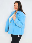 Kurtka plus size o krótkim kroju z kołnierzem i kieszeniami Stylowa XL