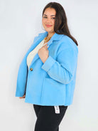 Kurtka plus size o krótkim kroju z kołnierzem i kieszeniami Stylowa XL