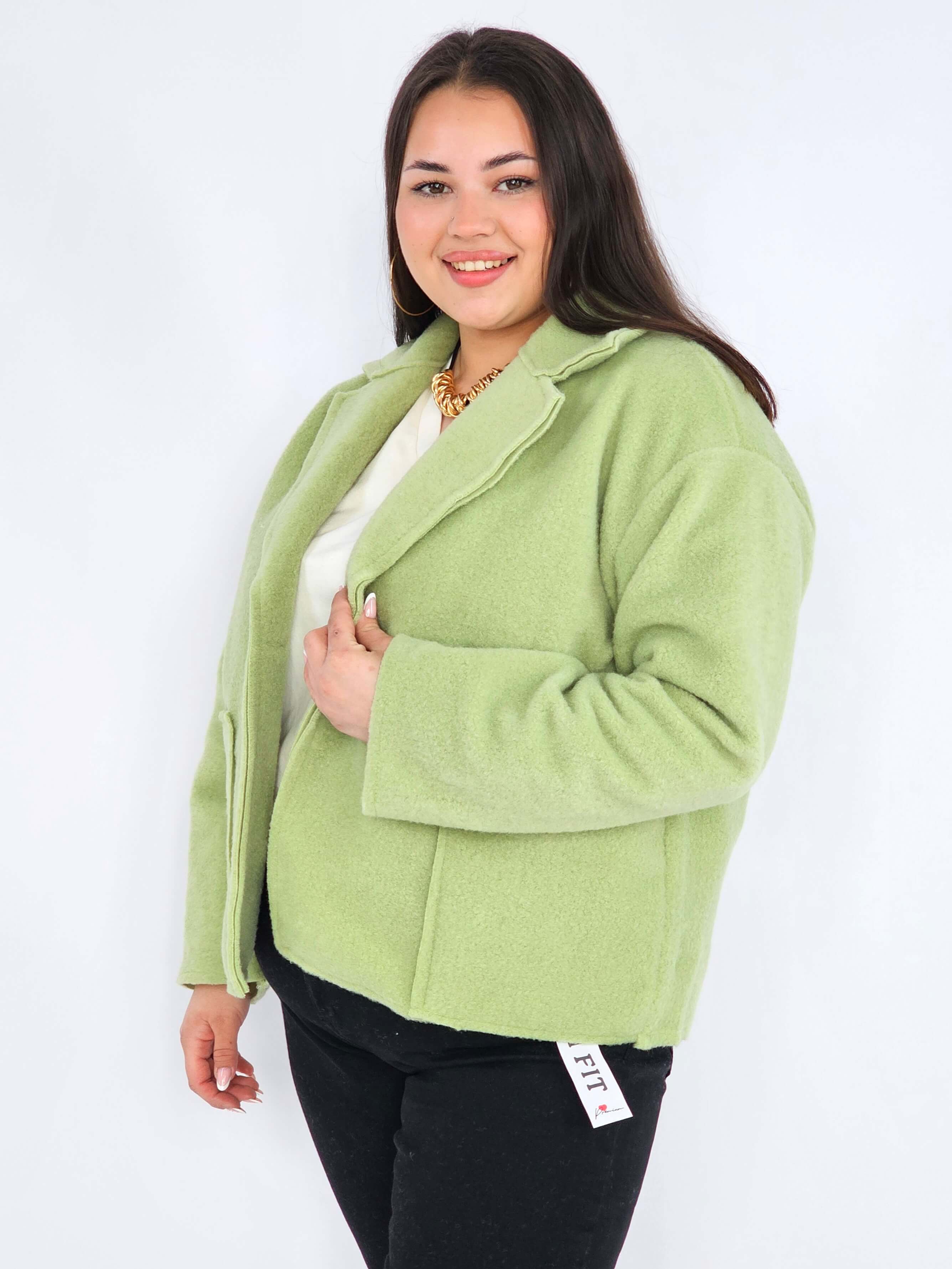 Kurtka plus size o krótkim kroju z kołnierzem i kieszeniami Stylowa XL