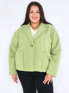 Kurtka plus size o krótkim kroju z kołnierzem i kieszeniami Stylowa XL