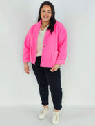 Kurtka plus size o krótkim kroju z kołnierzem i kieszeniami Stylowa XL