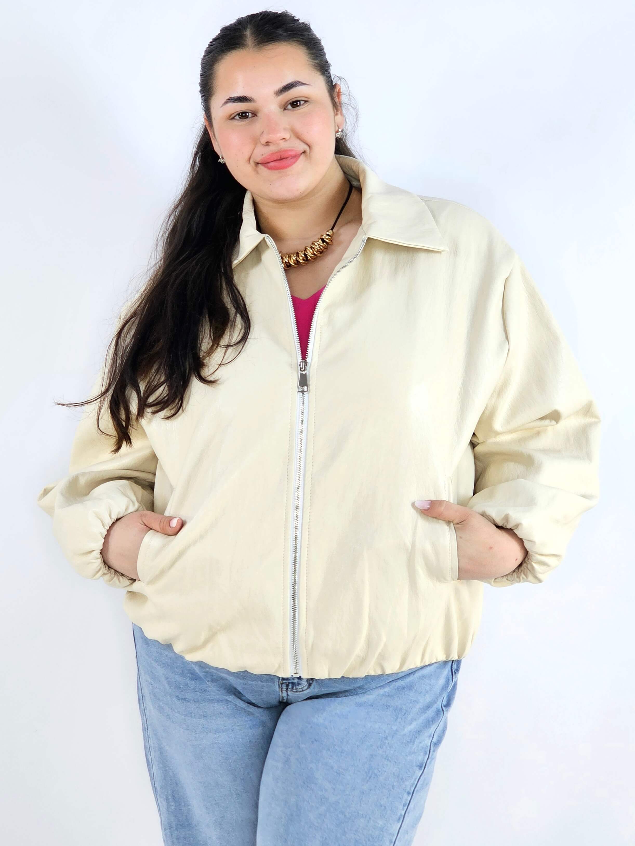 Kurtka plus size oversize z kołnierzem – miejska elegancja w nowoczesnym wydaniu Stylowa XL