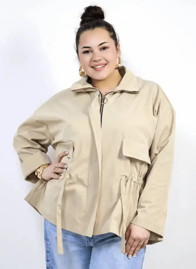 Kurtka plus size z kołnierzem, zamkiem i troczkami w talii Stylowa XL
