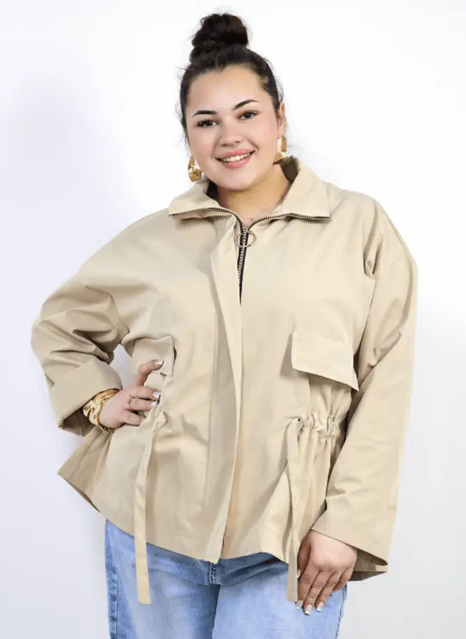 Kurtka plus size z kołnierzem, zamkiem i troczkami w talii Stylowa XL