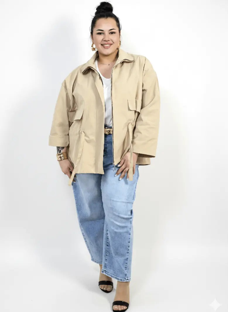 Kurtka plus size z kołnierzem, zamkiem i troczkami w talii Stylowa XL