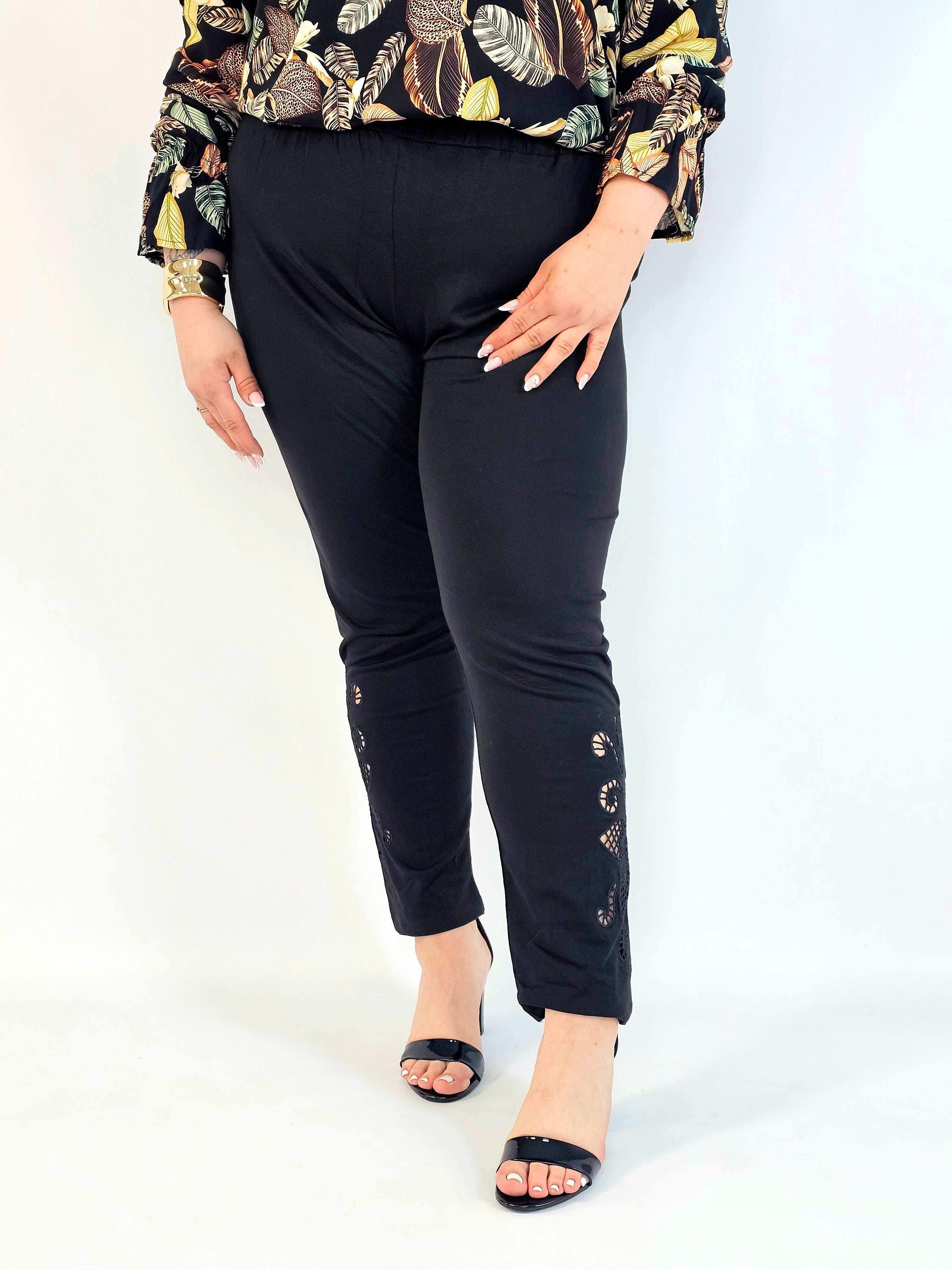 Legginsy plus size czarne z ozdobnym wykończeniem – stylowe i wygodne Stylowa XL