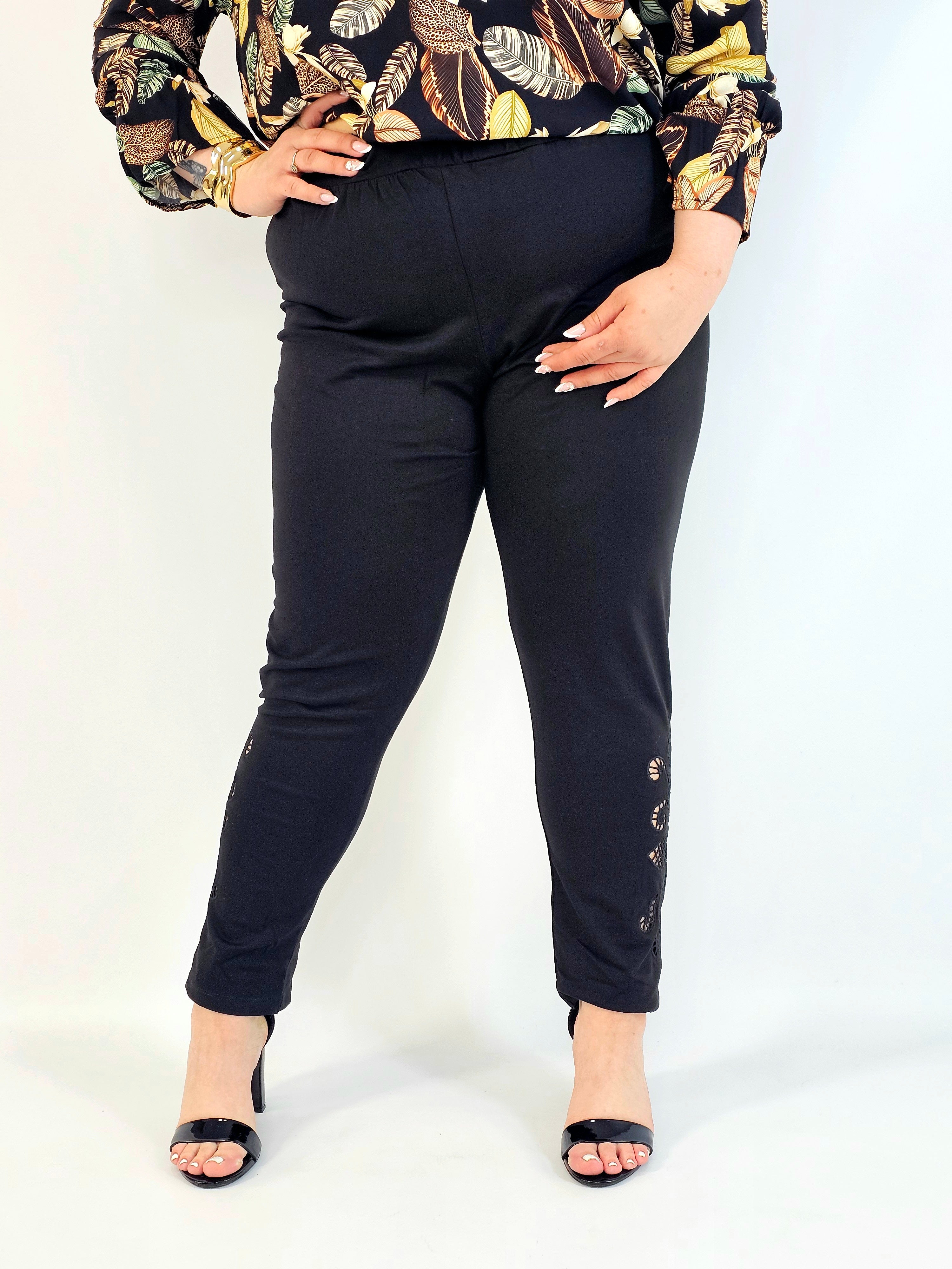 Legginsy plus size czarne z ozdobnym wykończeniem – stylowe i wygodne Stylowa XL