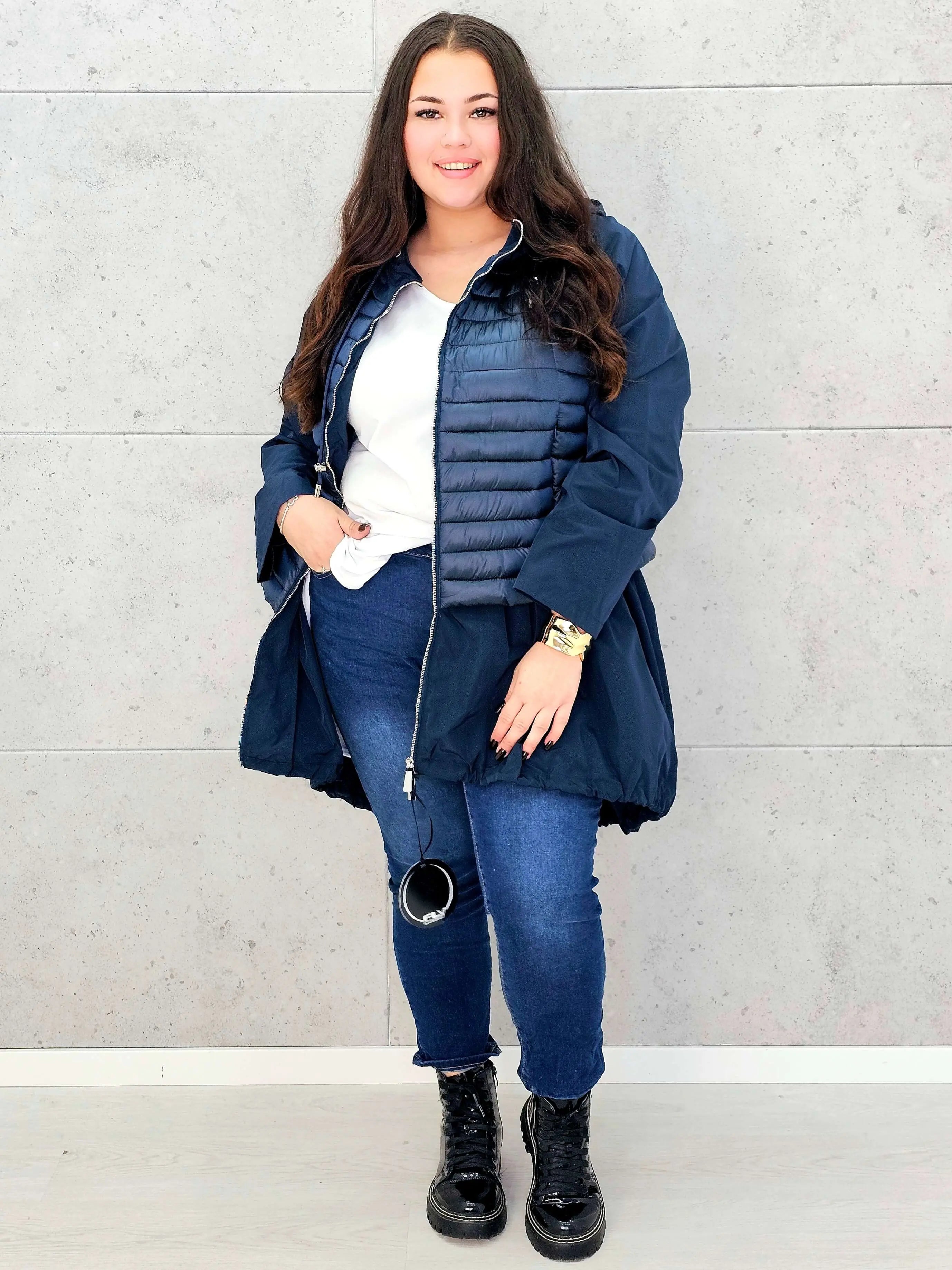 Lekka kurtka plus size z kapturem – stylowa i wygodna propozycja na wiosnę Stylowa XL