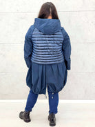 Lekka kurtka plus size z kapturem – stylowa i wygodna propozycja na wiosnę Stylowa XL