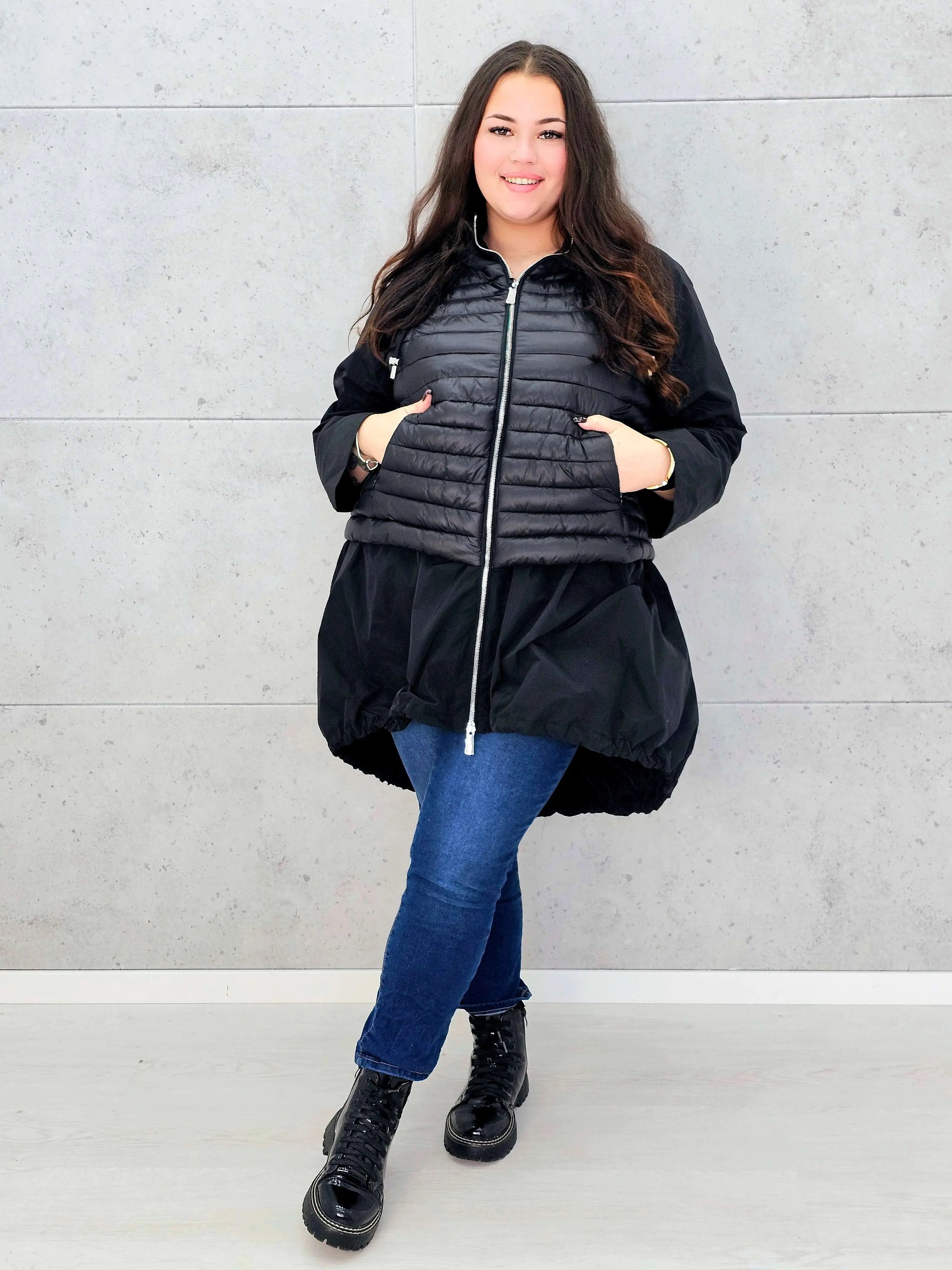 Lekka kurtka plus size z kapturem – stylowa i wygodna propozycja na wiosnę Stylowa XL