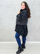 Lekka kurtka plus size z kapturem – stylowa i wygodna propozycja na wiosnę Stylowa XL