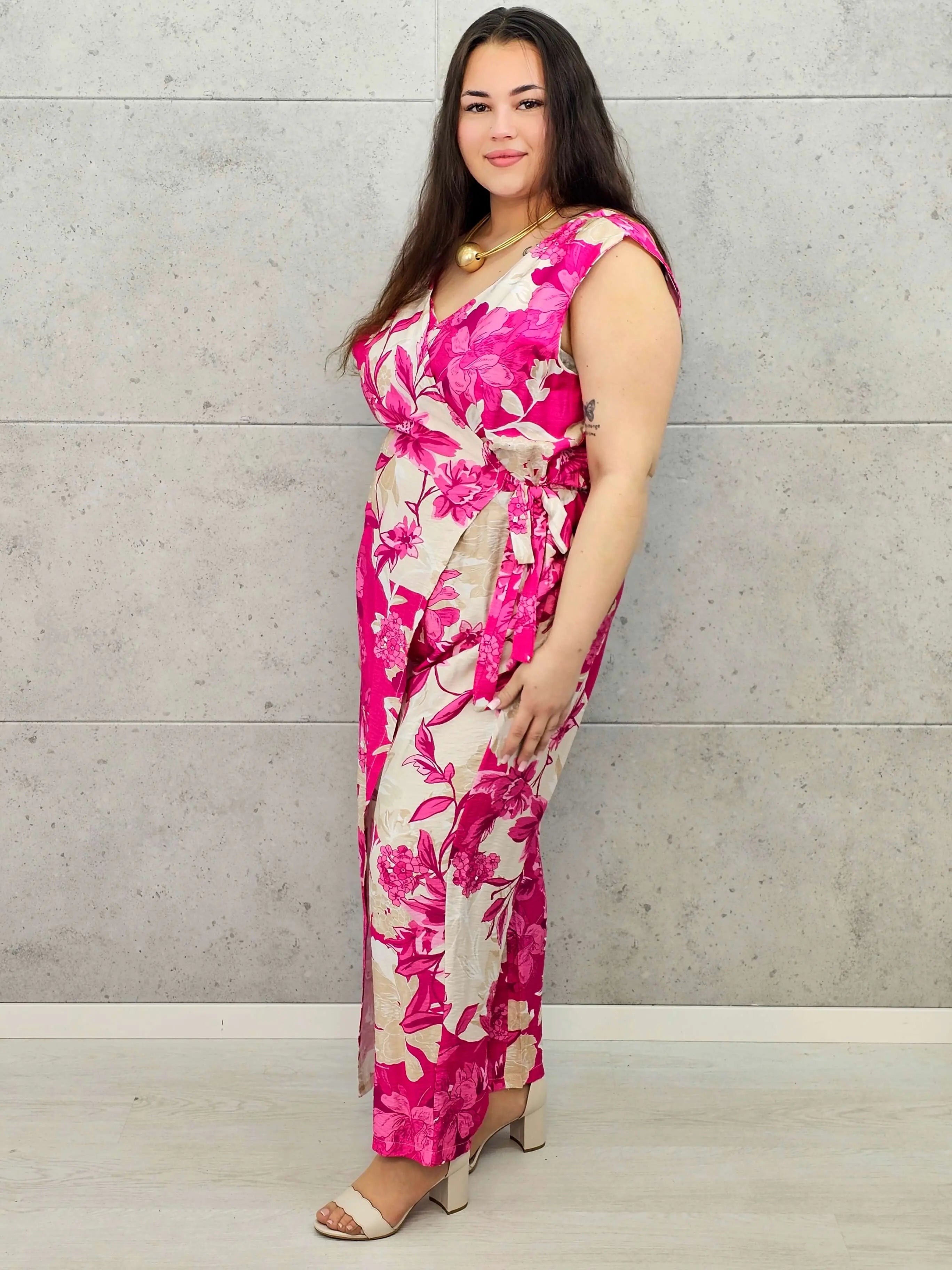 Letni kombinezon z kopertowym dekoltem Stylowa XL