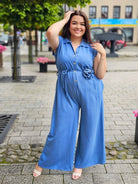 Letni kombinezon z kwiatową aplikacją Stylowa XL