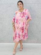 Letnia sukienka w kwiaty z plisowaniem. Stylowa XL