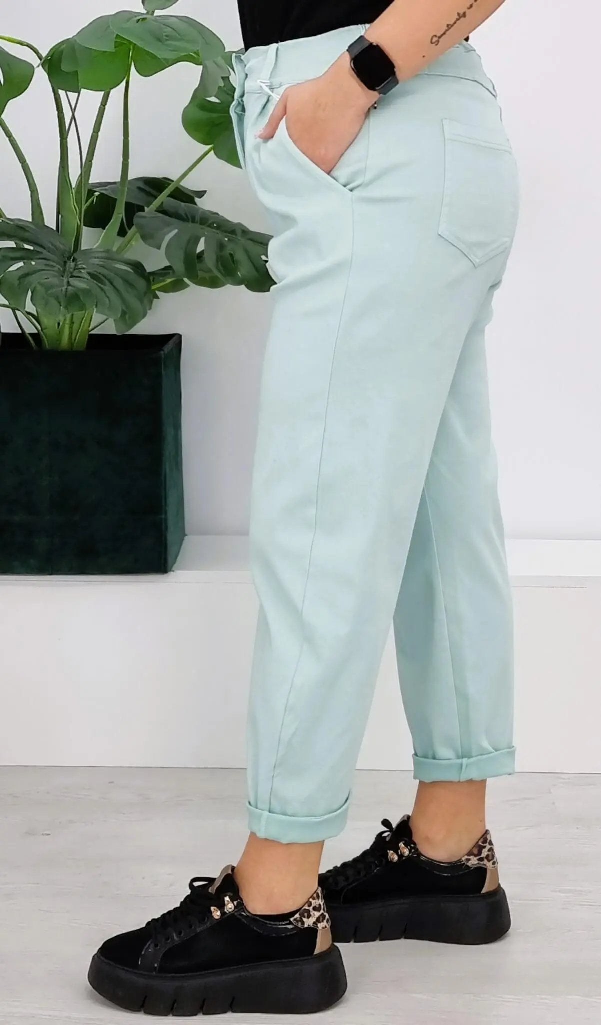 Livans – spodnie, które łączą styl i wygodę - mięta Stylowa XL
