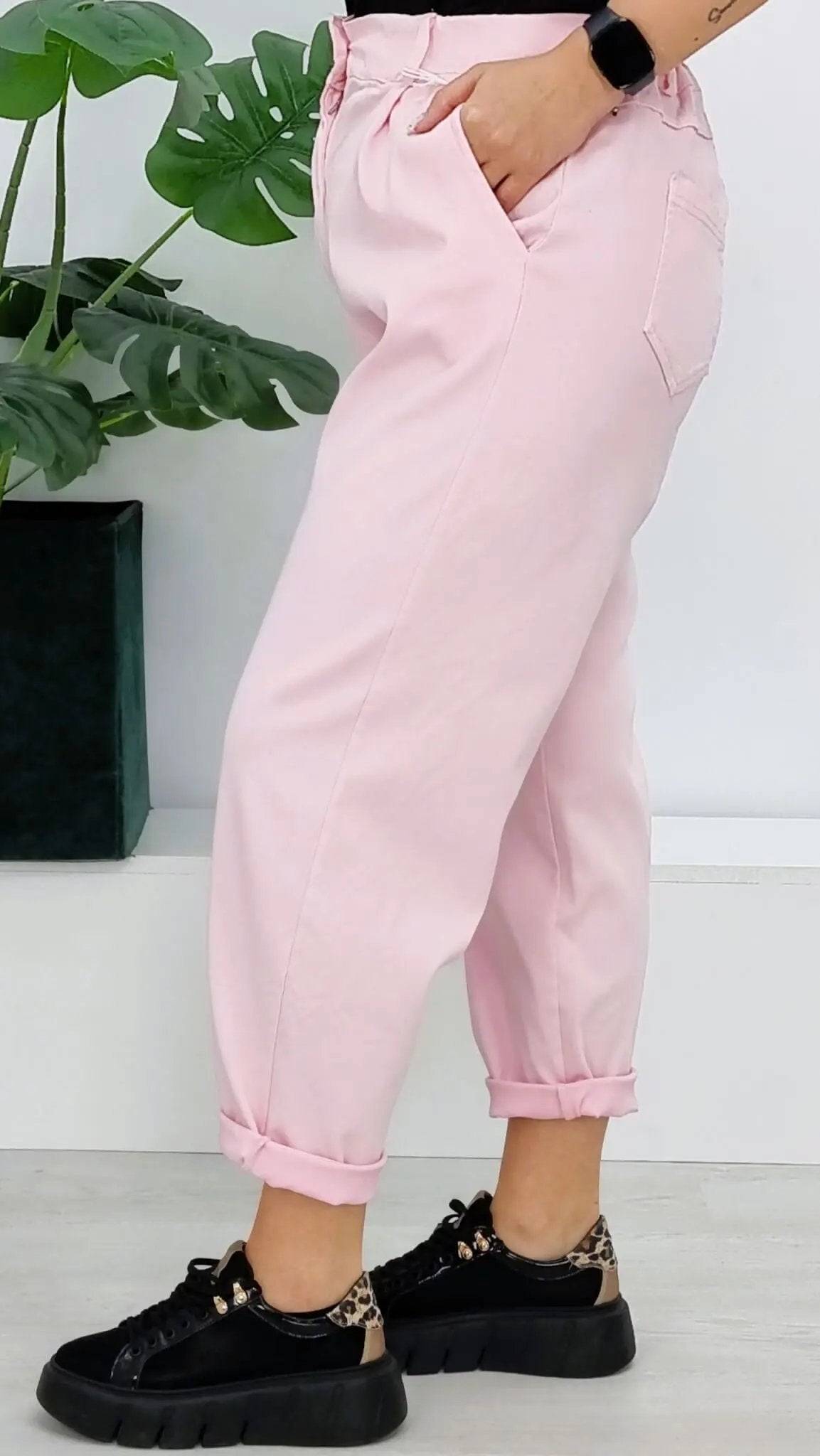 Livans – spodnie, które łączą styl i wygodę - puder róż Stylowa XL