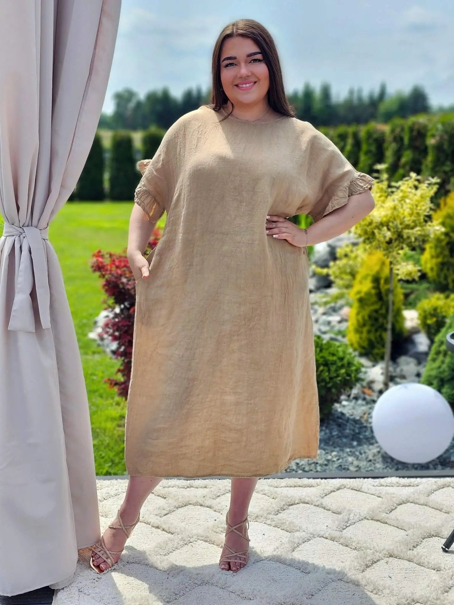 Lniana sukienka midi z wiązaniem Stylowa XL